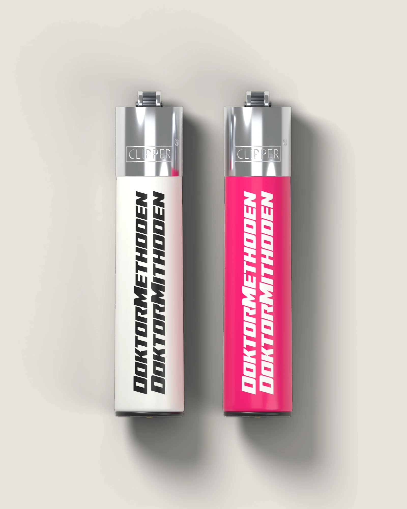 Doktor Clipper in Weiß und Pink mit DOKTORMETHODEN- und DOKTORMITHODEN-Schriftzug
